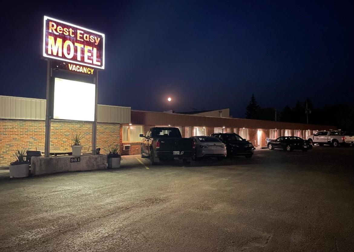 Rest Easy Motel Three Hills Exterior foto